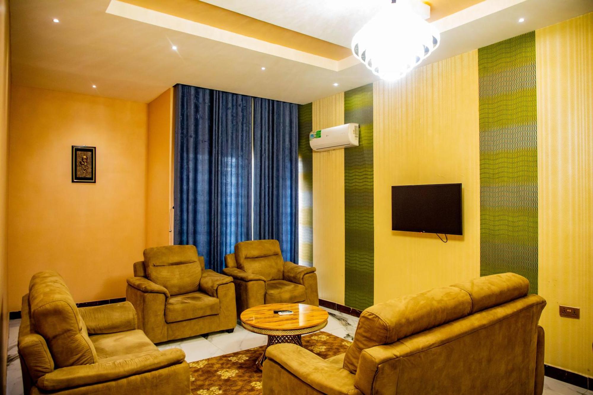 Villa Hilton Hotels Uyo Buitenkant foto