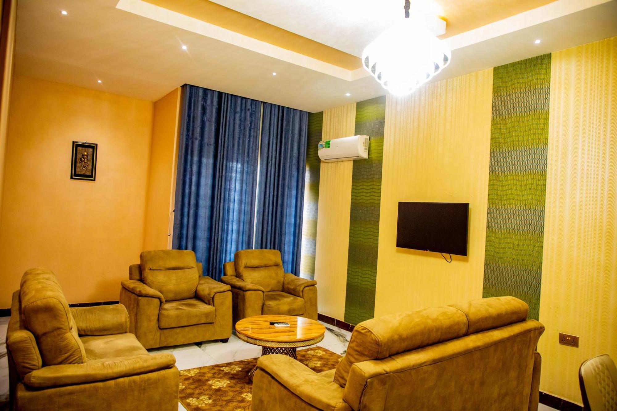 Villa Hilton Hotels Uyo Buitenkant foto