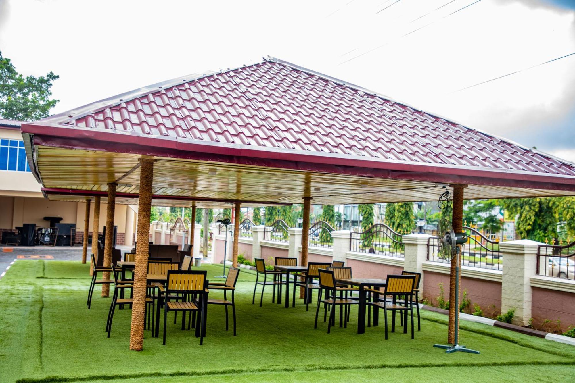 Villa Hilton Hotels Uyo Buitenkant foto