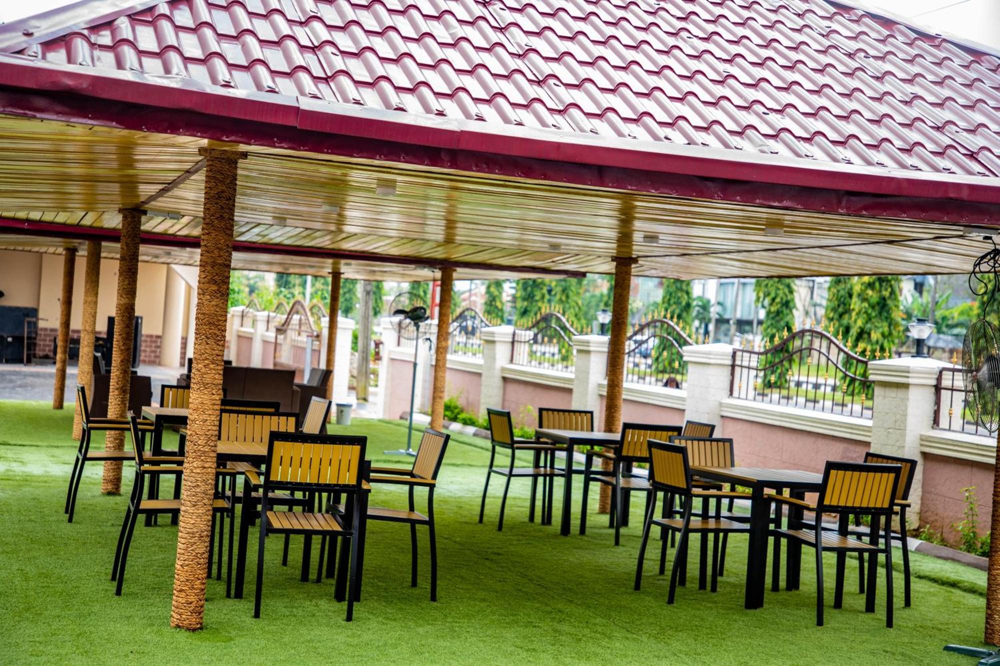 Villa Hilton Hotels Uyo Buitenkant foto