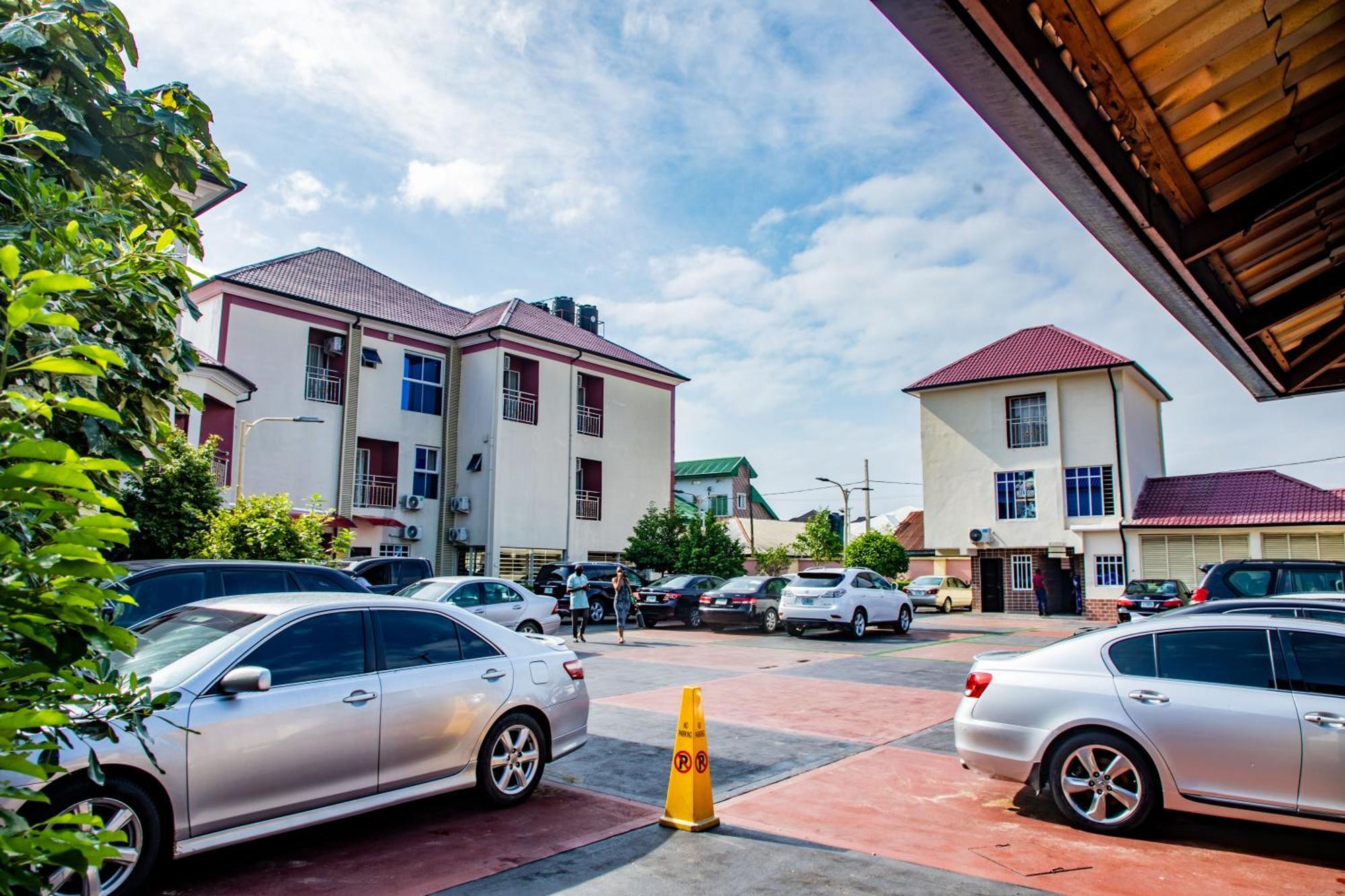Villa Hilton Hotels Uyo Buitenkant foto