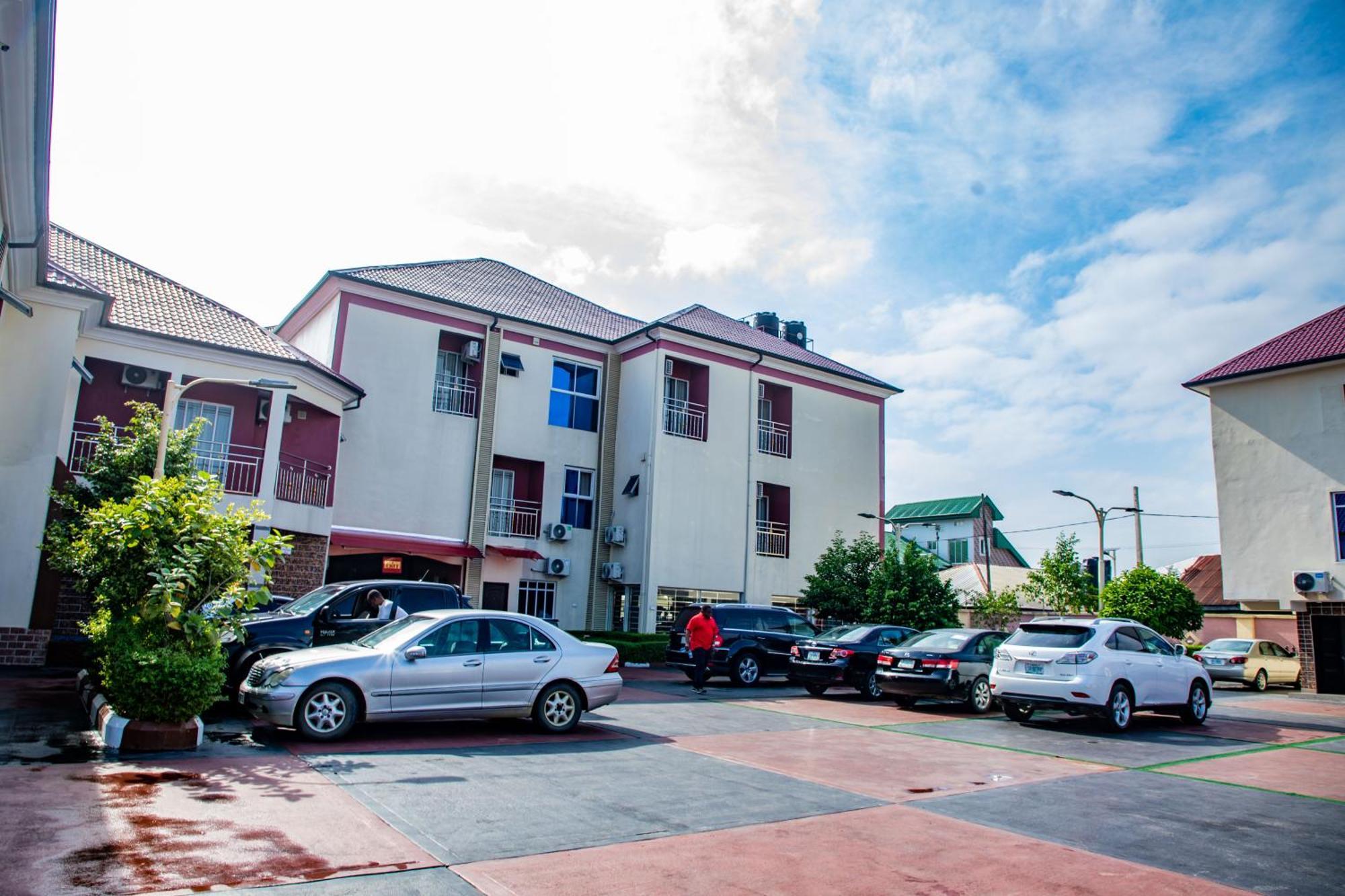 Villa Hilton Hotels Uyo Buitenkant foto