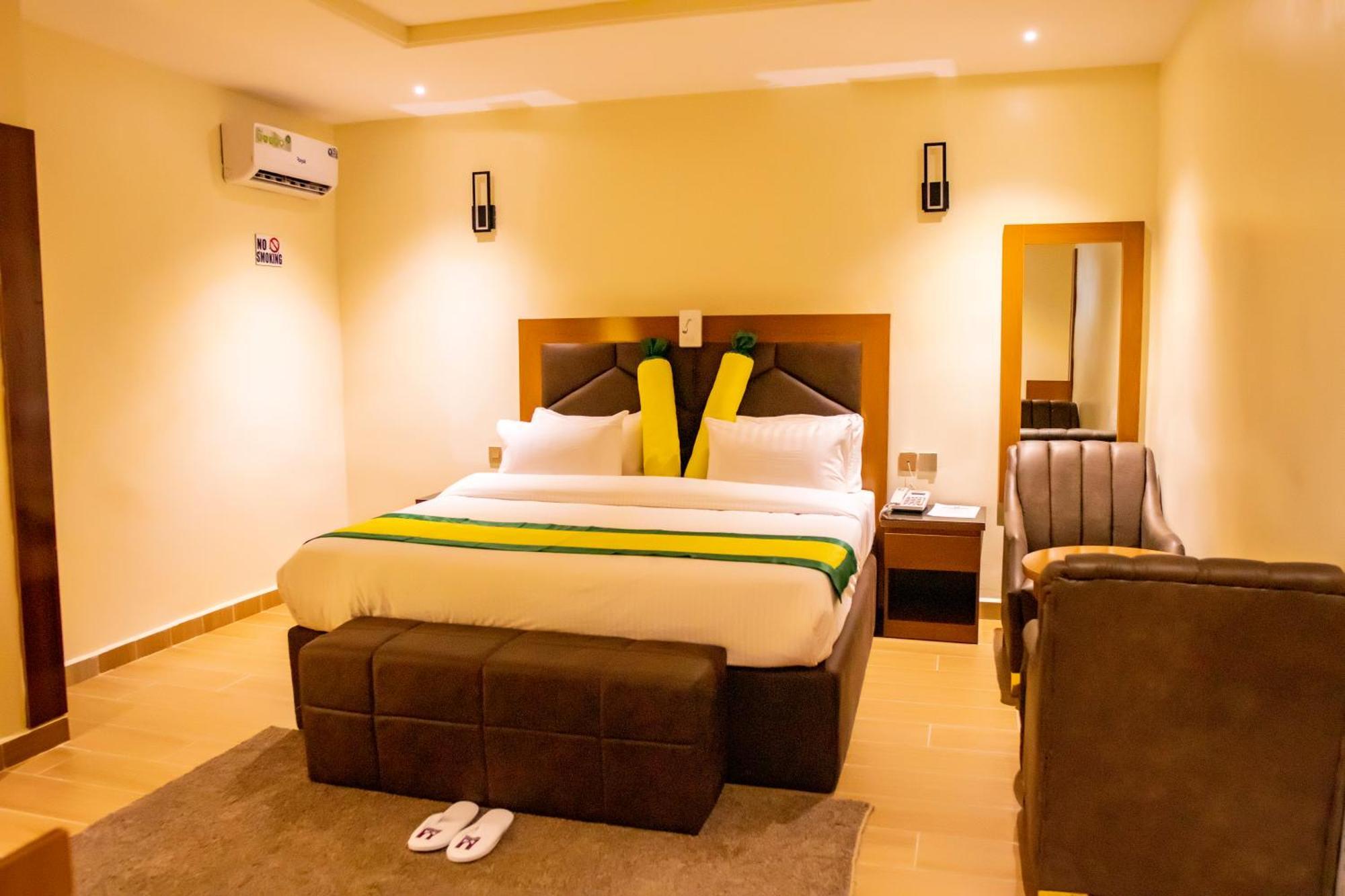 Villa Hilton Hotels Uyo Buitenkant foto