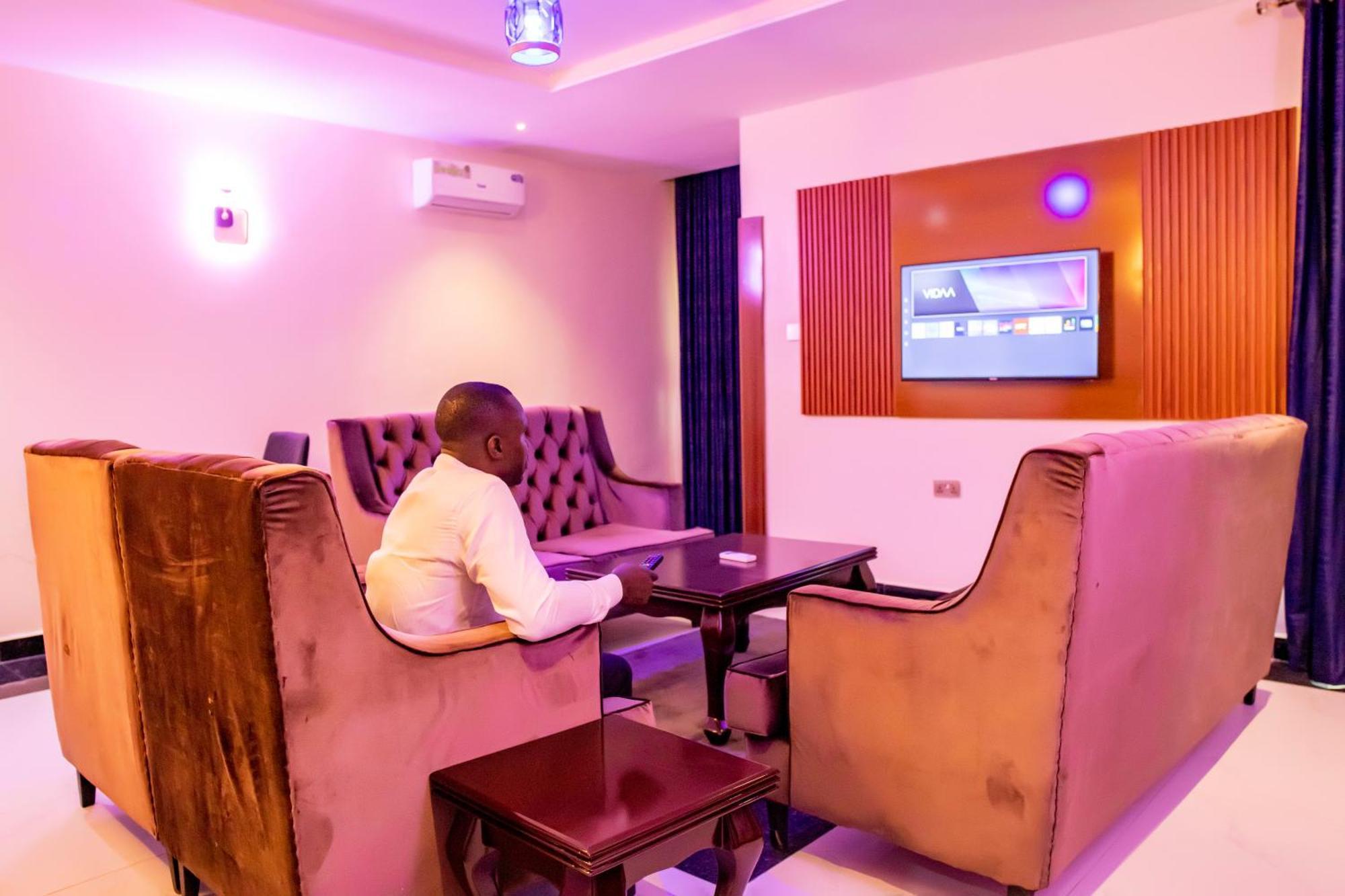 Villa Hilton Hotels Uyo Buitenkant foto