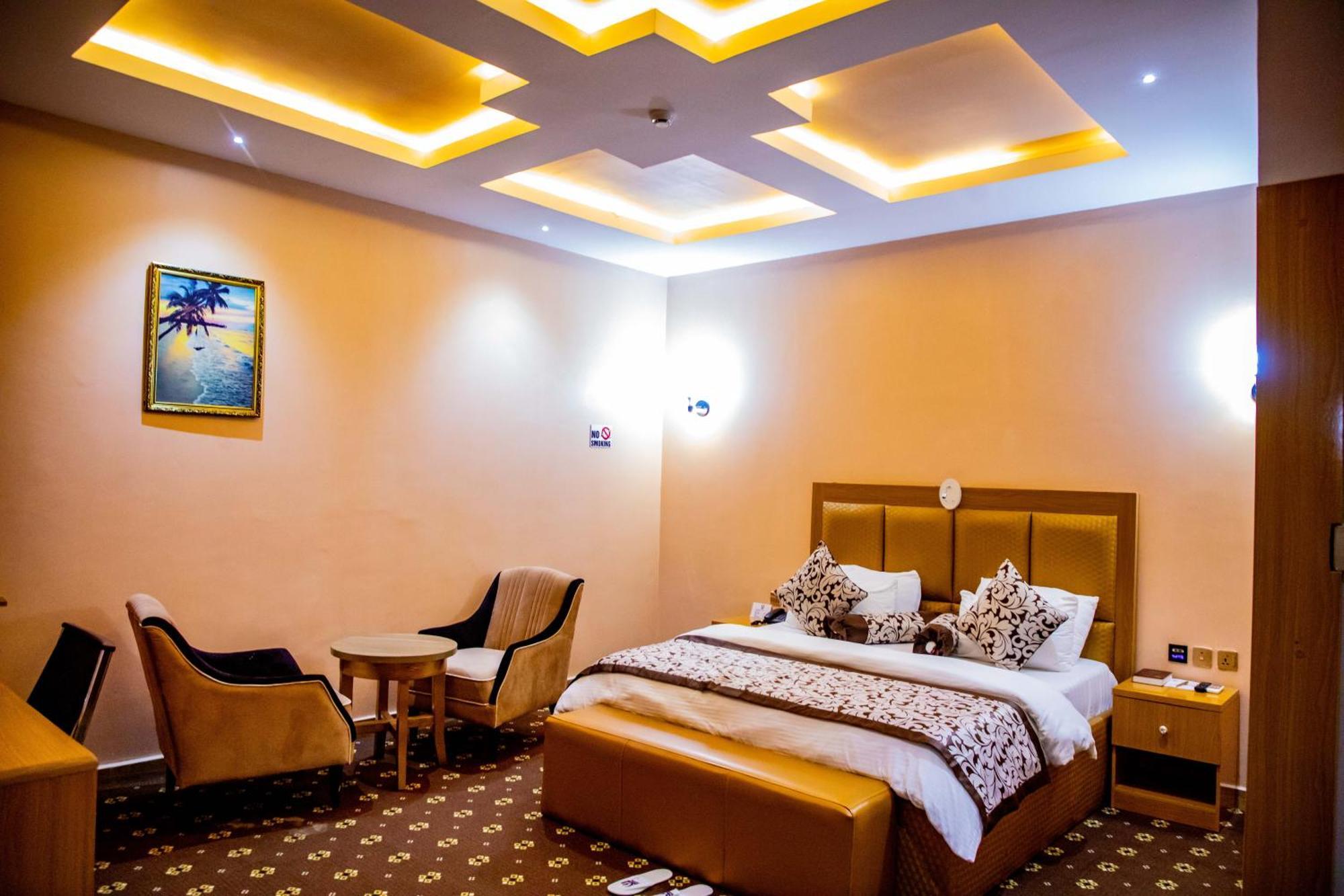 Villa Hilton Hotels Uyo Buitenkant foto