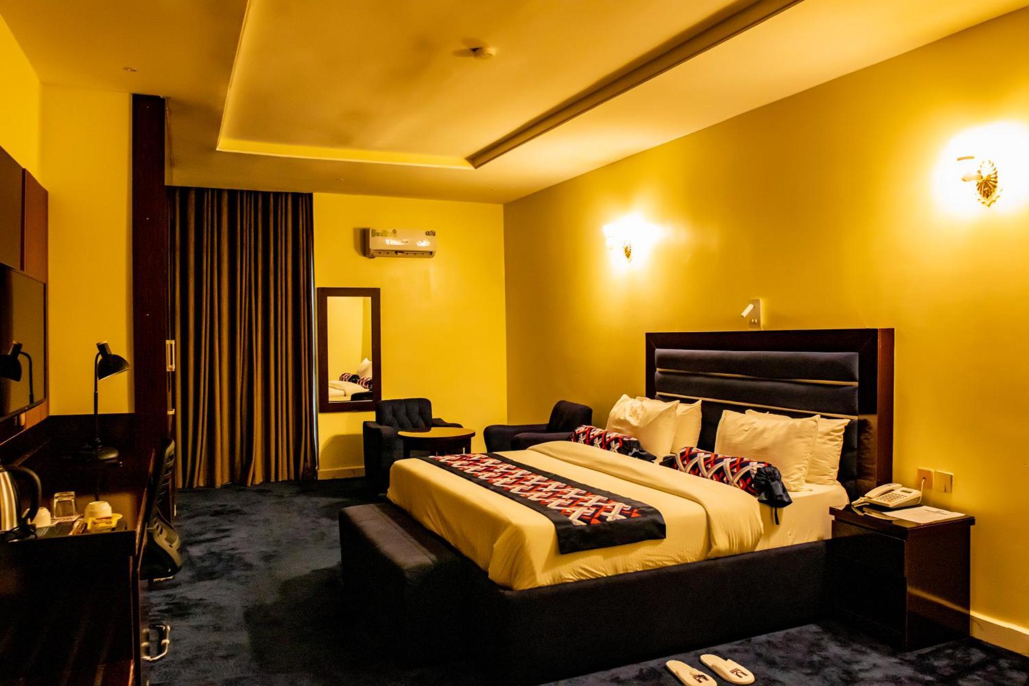 Villa Hilton Hotels Uyo Buitenkant foto