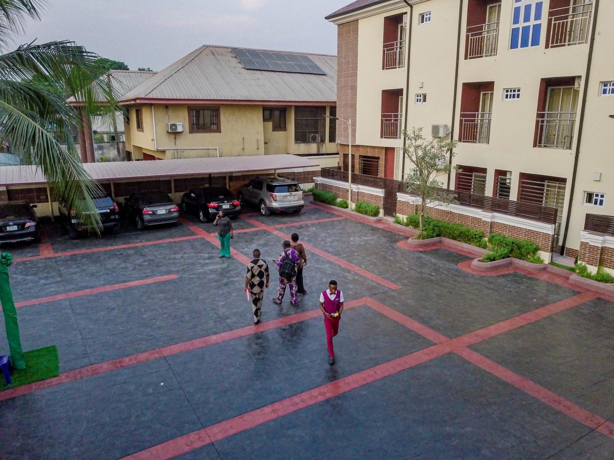 Villa Hilton Hotels Uyo Buitenkant foto
