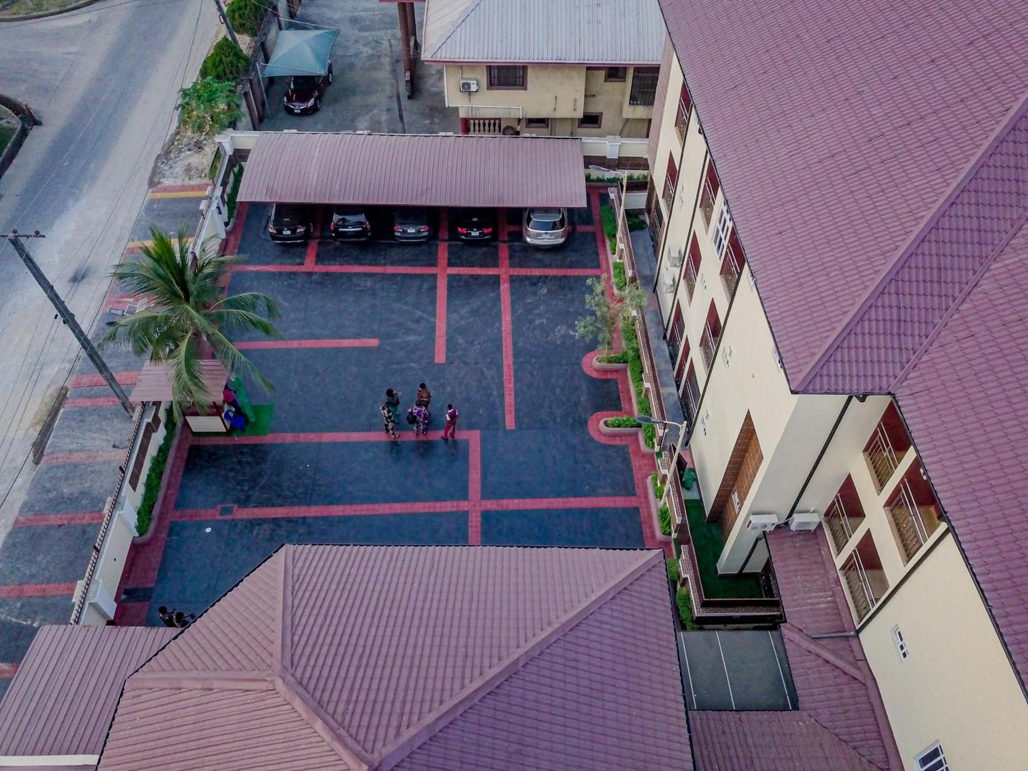 Villa Hilton Hotels Uyo Buitenkant foto